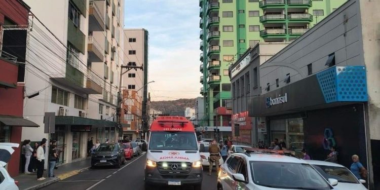Mulher atropela a própria sogra após saída de delegacia e é presa em Joaçaba, diz PM